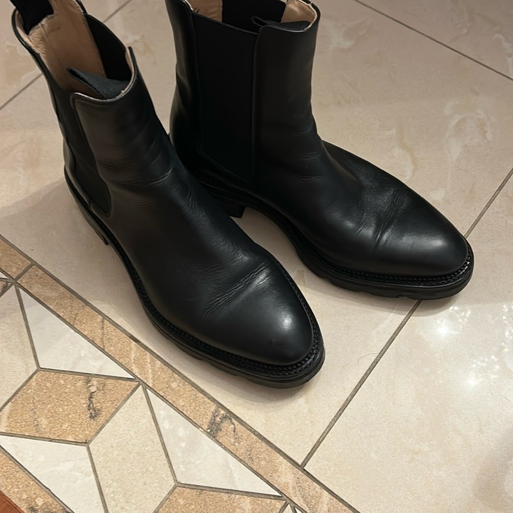 Ladies black boots 9.5